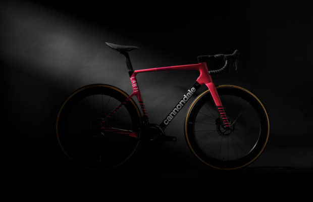 Em detalhes, a nova Cannondale LAB71 SuperSix EVO Team Edition 2025 da EF Education-EasyPost