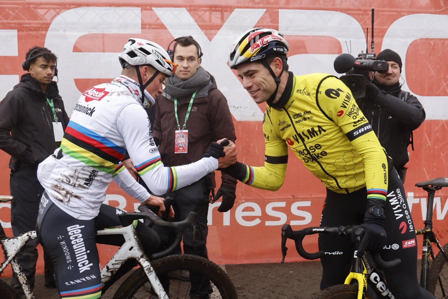 Mathieu van der Poel's amazing performance in his return to the Maasmechelen World Cup