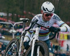 Crushing dominance of Mathieu van der Poel in the closing of the World Cup