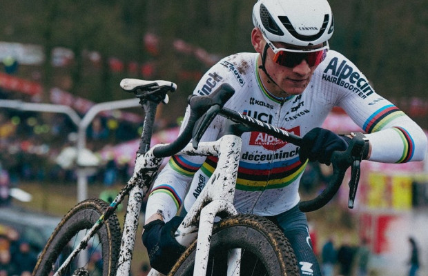 Domínio avassalador de Mathieu van der Poel no encerramento da Copa do Mundo