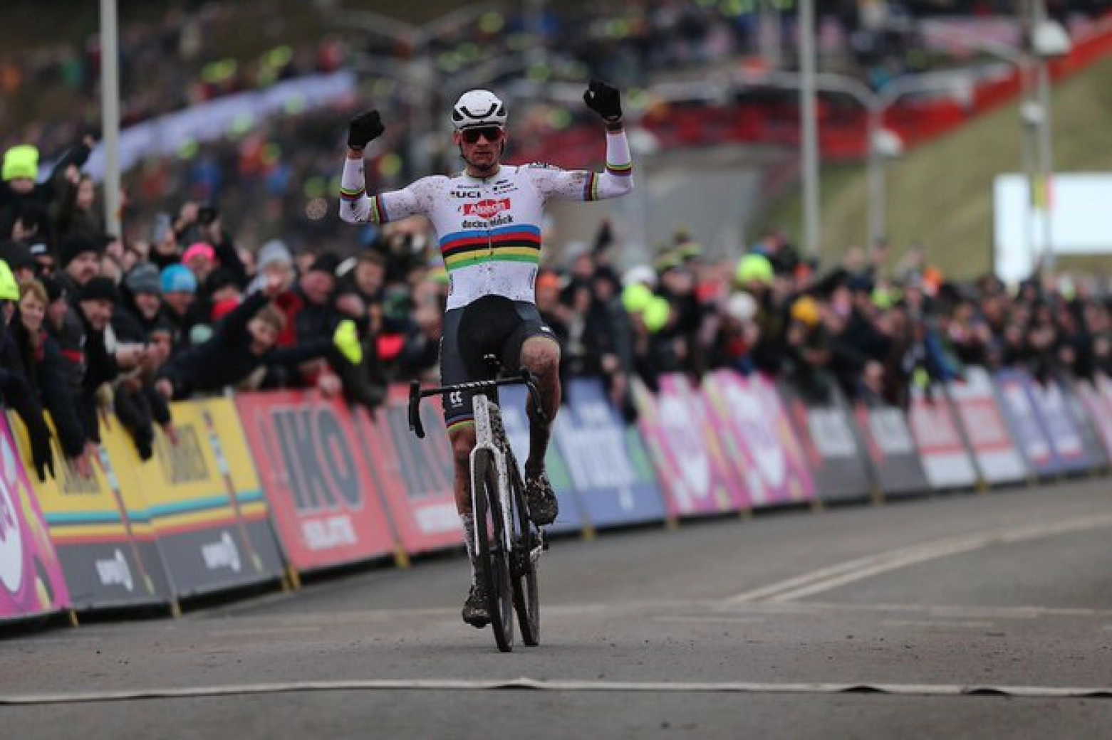Cómo ver el Campeonato del Mundo CX de Liévin: Van der Poel quiere el récord y Van Aert dar la sorpresa