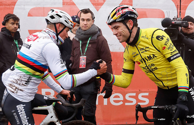 Qué opciones tiene Van Aert de ganar a Van der Poel en el Mundial