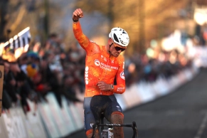 Mathieu van der Poel rounds off his perfect winter with the world title in Liévin