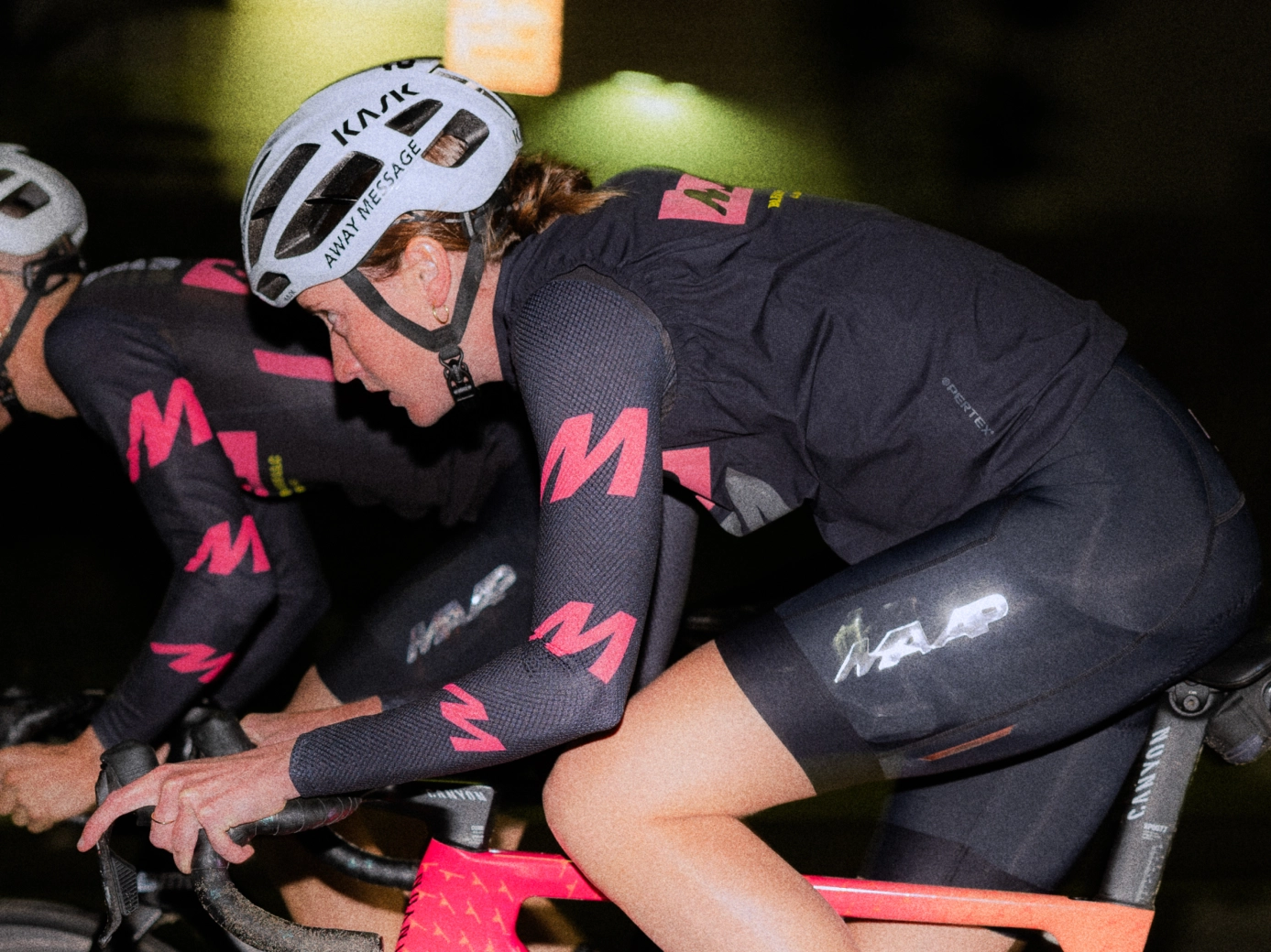 MAAP presenta una colección cápsula inspirada en motos y streetart