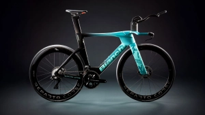 This Bianchi puts an end to rim brakes in the World Tour, in 2025 there will only be disc brakes in competition