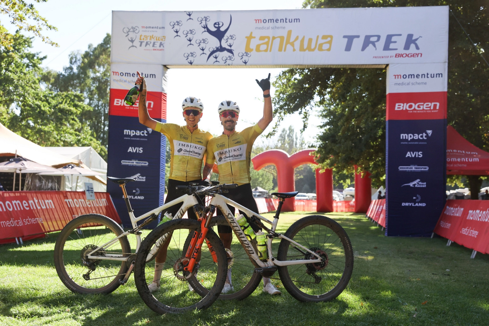 Candice Lill and Kate Courtney dominate and win the Tankwa Trek 2025