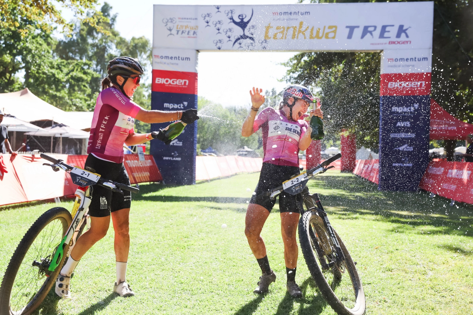 Candice Lill and Kate Courtney dominate and win the Tankwa Trek 2025