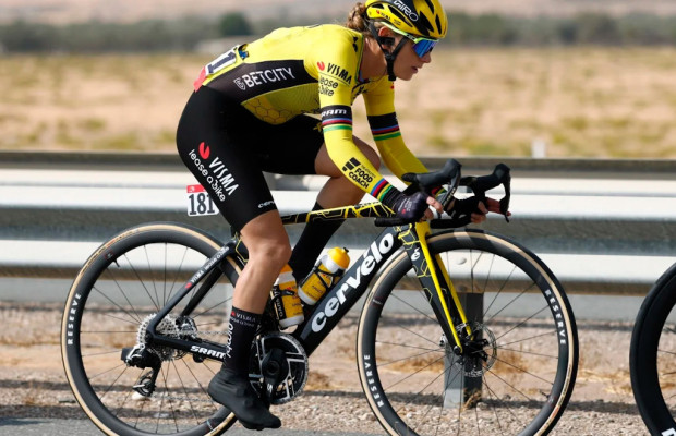 Pauline Ferrand-Prévot se estrena al "estilo Pauline" con el Visma-Lease a Bike