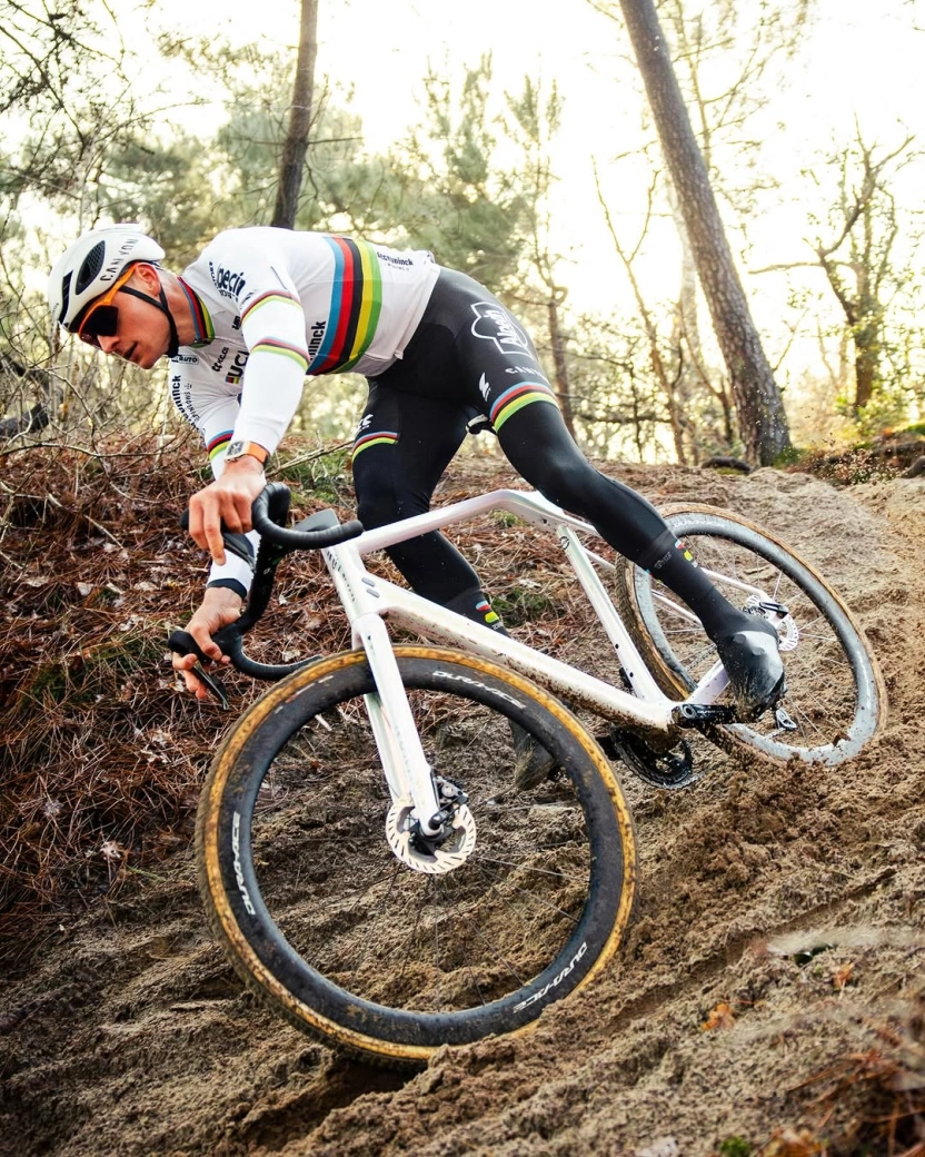 Van der Poel révèle son calendrier pour 2025 et confirme le Championnat du Monde de XCO
