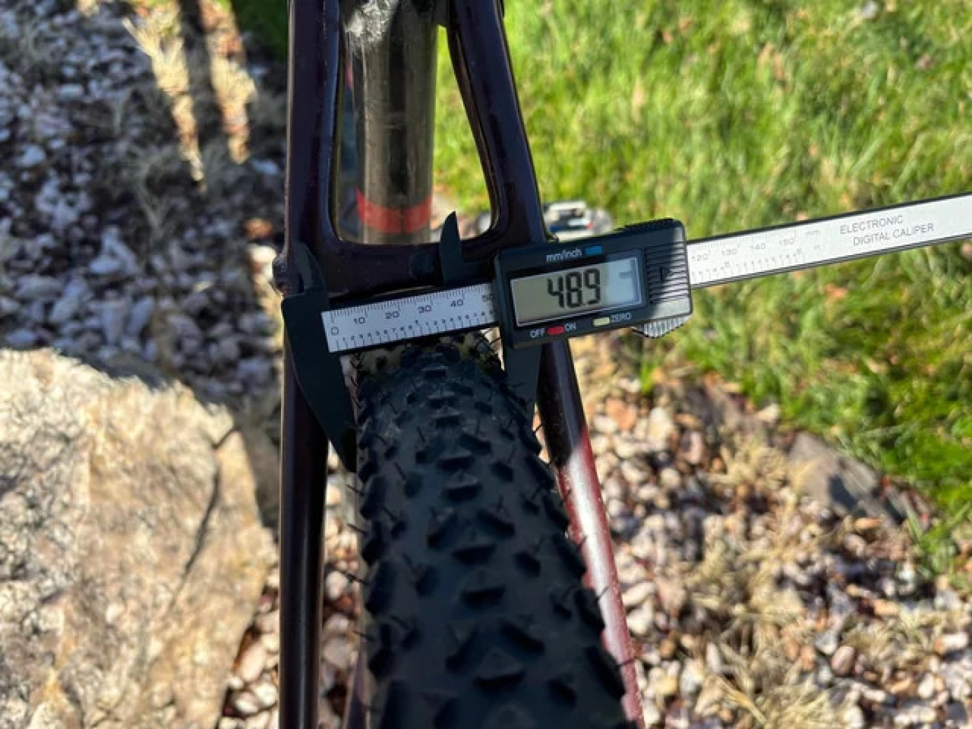 Why wider tires in gravel are faster