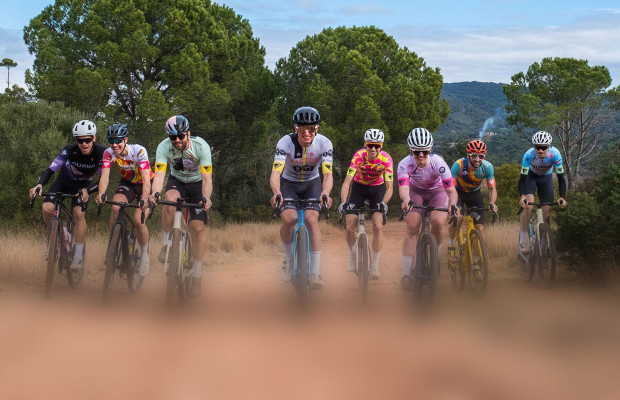 Castelli launches its "non-team" of Gravel composed of renowned independent cyclists