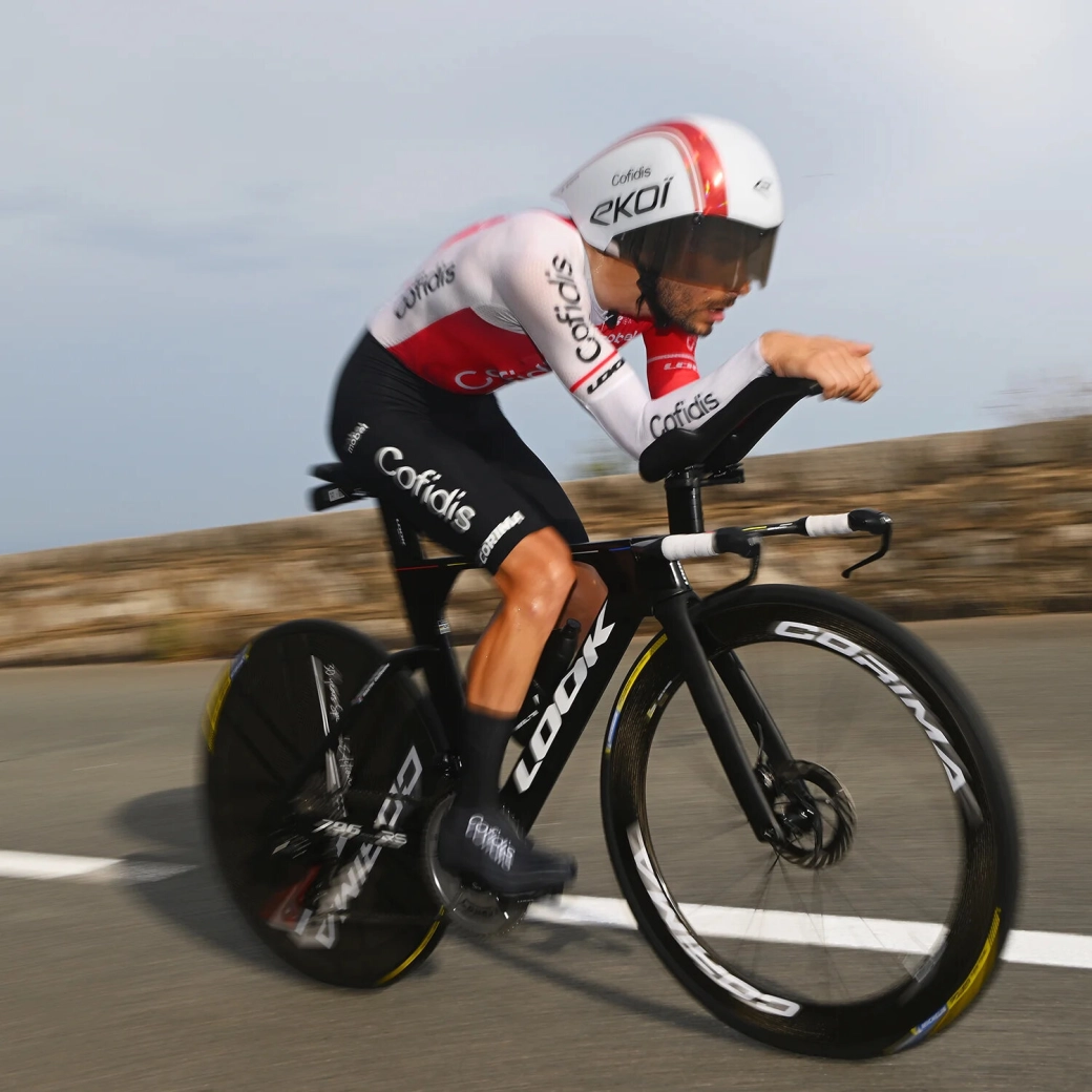 Este casco gigante de Ekoi para crono ha sido diseñado por IA