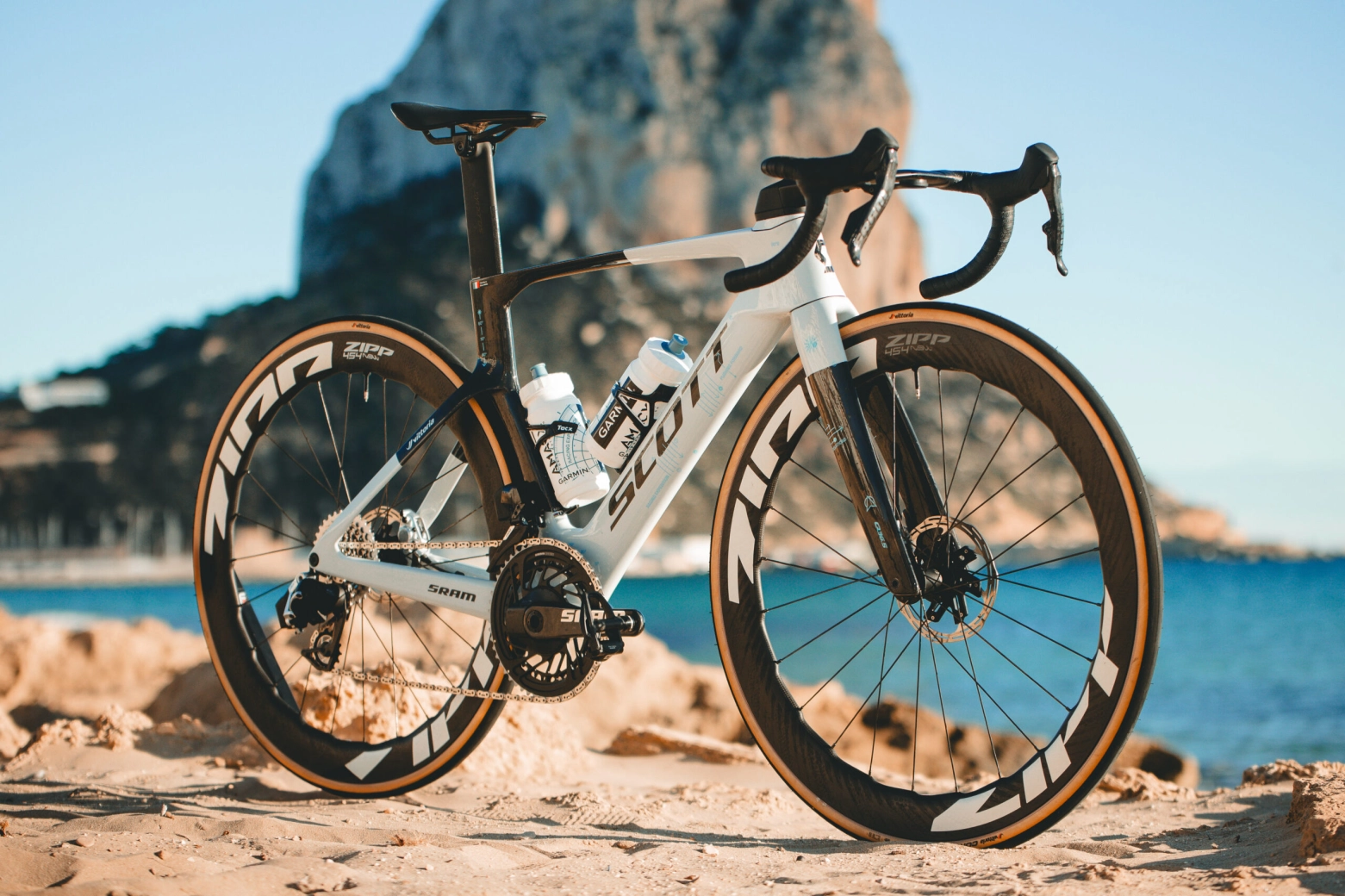 How is the bike change going for Pidcock: "We took the measurements and then copied the position of his old bike to the new one"