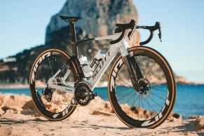 How is the bike change going for Pidcock: "We took the measurements and then copied the position of his old bike to the new one"