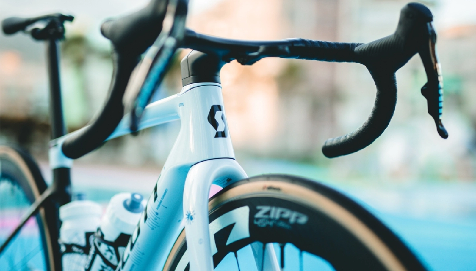 How is the bike change going for Pidcock: "We took the measurements and then copied the position of his old bike to the new one"