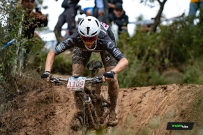 Jolanda Neff and Lars Forster fly through the mud of Banyoles