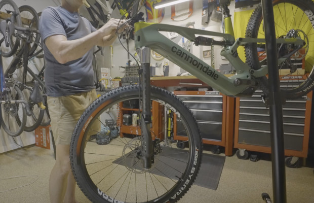 Watch out for this wild prototype of the "Extreme Lefty" fork