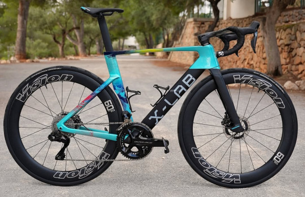 A bicicleta World Tour mais barata do pelotão? A X-LAB AD9 da Astana está à venda