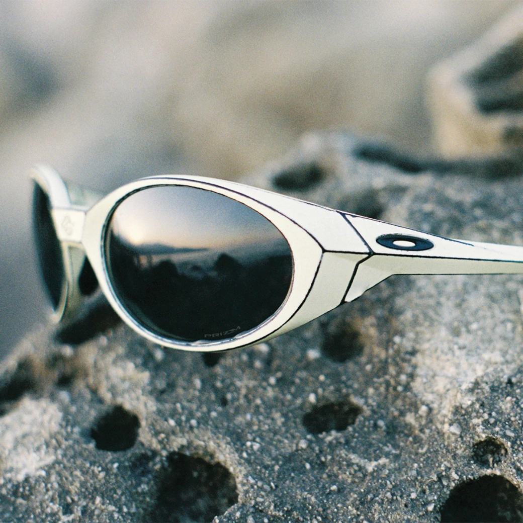 Cinelli and Oakley launch a unique collection inspired by "wear races"