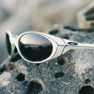Cinelli and Oakley launch a unique collection inspired by "wear races"