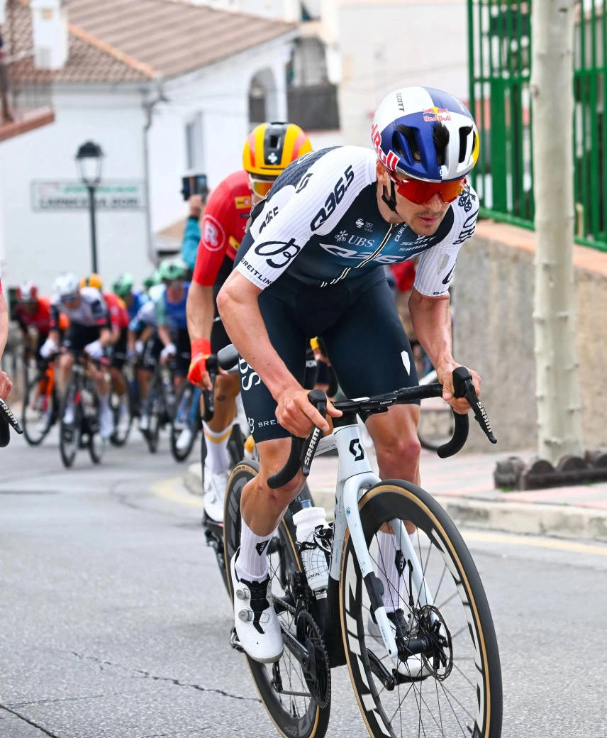 Pidcock feels liberated: "I am much better"