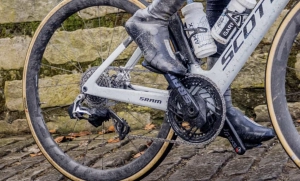 Pidcock lance une paire de roues Zipp avec capteur de pression intégré