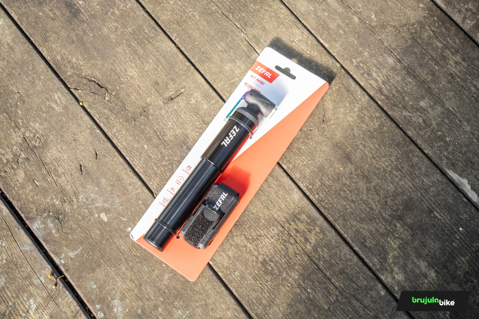 The Zéfal Mt. Mini pump has become essential on our MTB outings: sturdy, reliable, and with great capacity