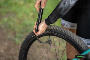 The Zéfal Mt. Mini pump has become essential on our MTB outings: sturdy, reliable, and with great capacity