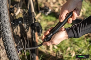 The Zéfal Mt. Mini pump has become essential on our MTB outings: sturdy, reliable, and with great capacity
