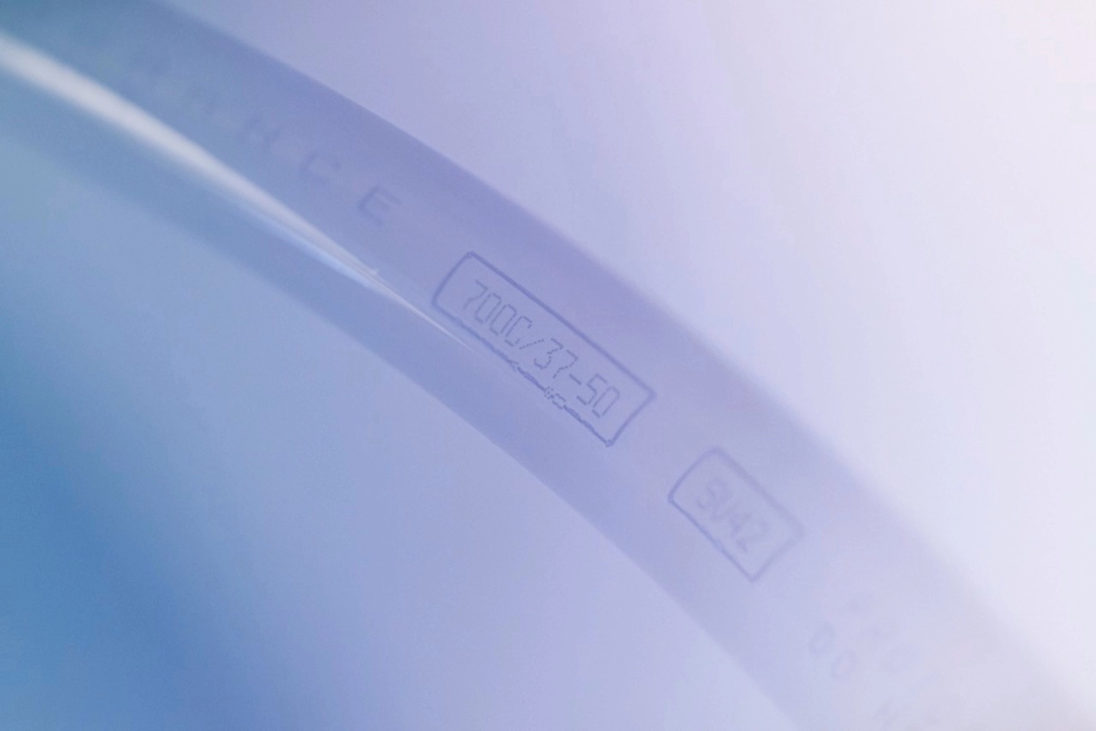 Nueva cámara Aeron superligera de TPU con válvulas en aluminio