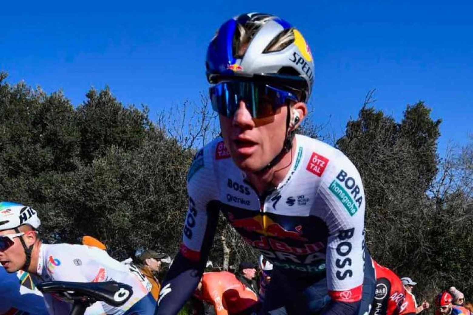 Les énormes casques contre-la-montre sont devenus à la mode pour tout le monde