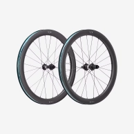 Van Rysel lanza sus primeras ruedas de carbono para carretera y gravel desde 799€ el juego