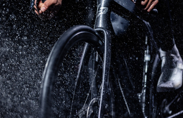 Hutchinson amplía las opciones de sus cubiertas Blackbird con dos nuevas versiones