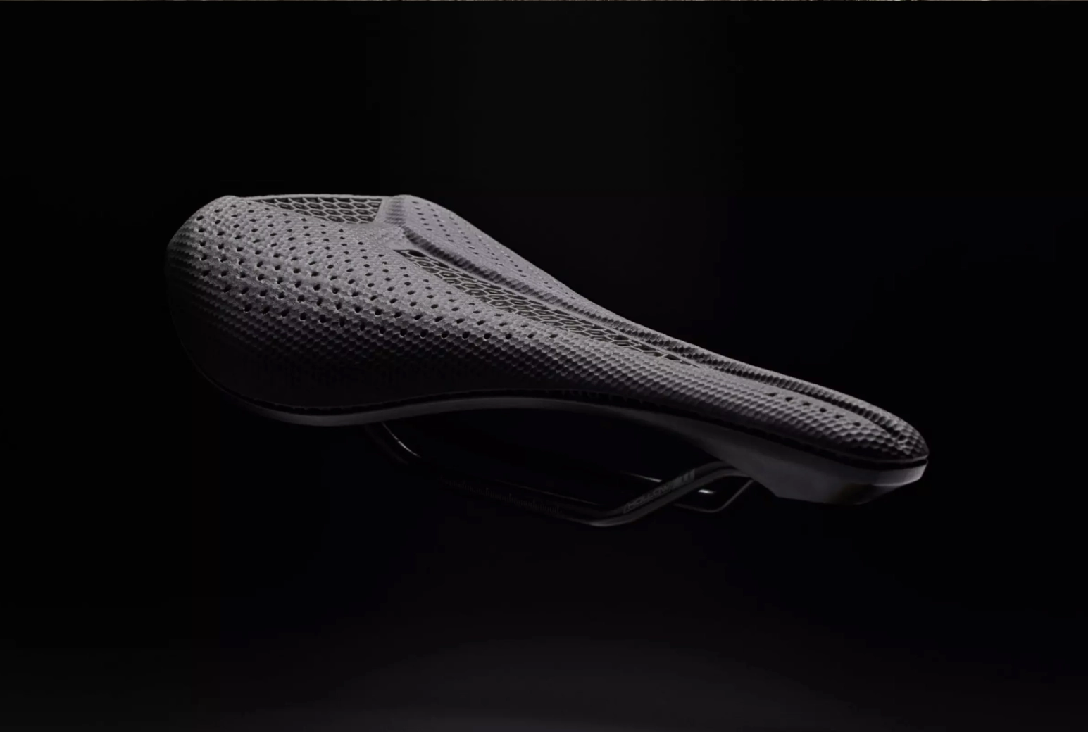 Less pressure to go faster: the Phenom Pro Mirror saddle has arrived