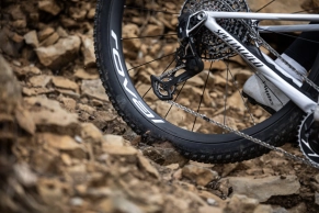 Air Trak y Fast Trak: Specialized renueva sus neumáticos XC para 2025