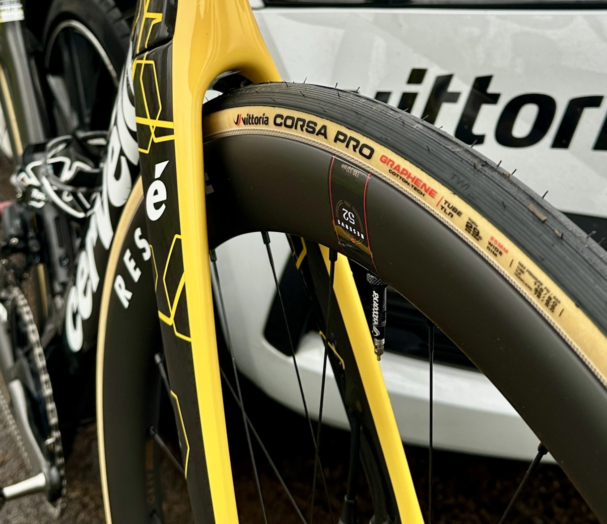 Vittoria est en avance sur la tendance et présente son pneu Corsa Wide Rim