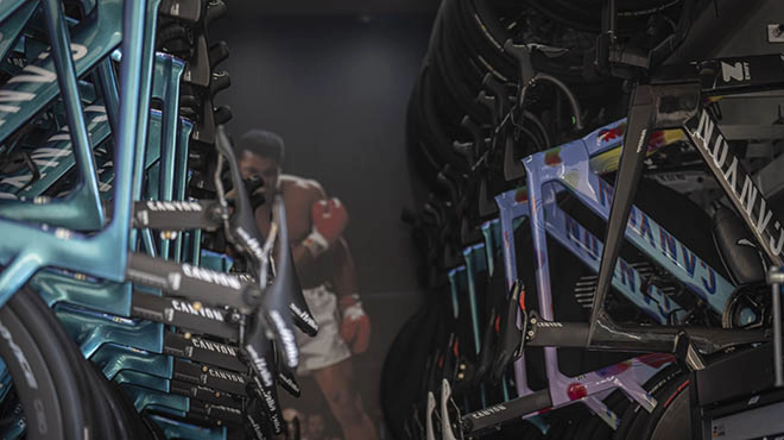 Van der Poel estrena una Canyon Aeroad muy especial