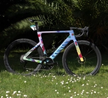 Van der Poel debuts a very special Canyon Aeroad