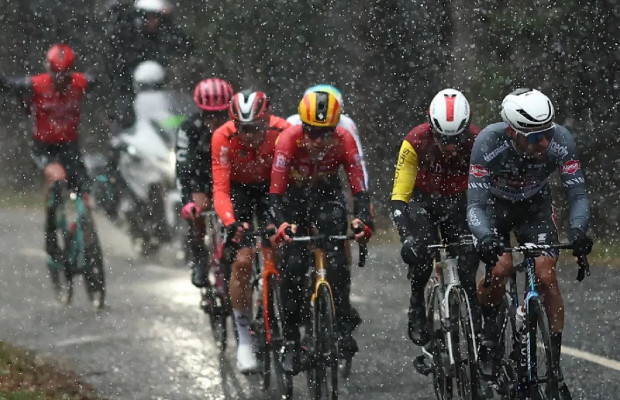 La météorologie, le chaos en course et les décisions de l'UCI