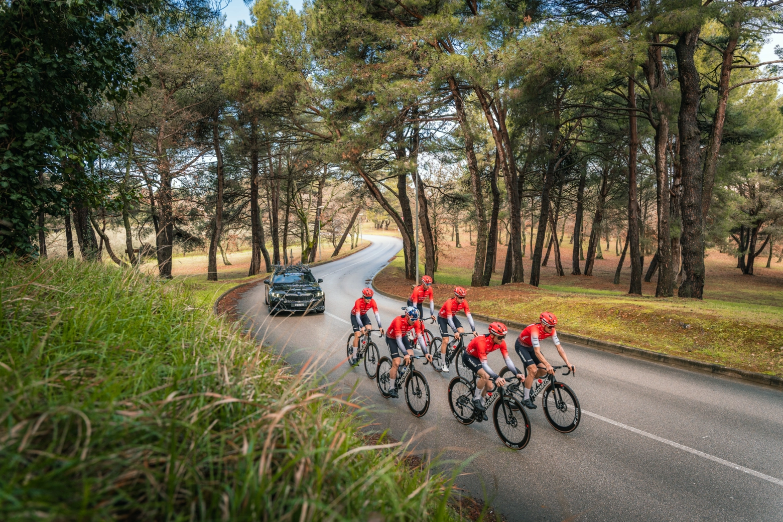 The Thömus maxon team transforms into a road team with its stars Fluckiger, Forster, and teammates