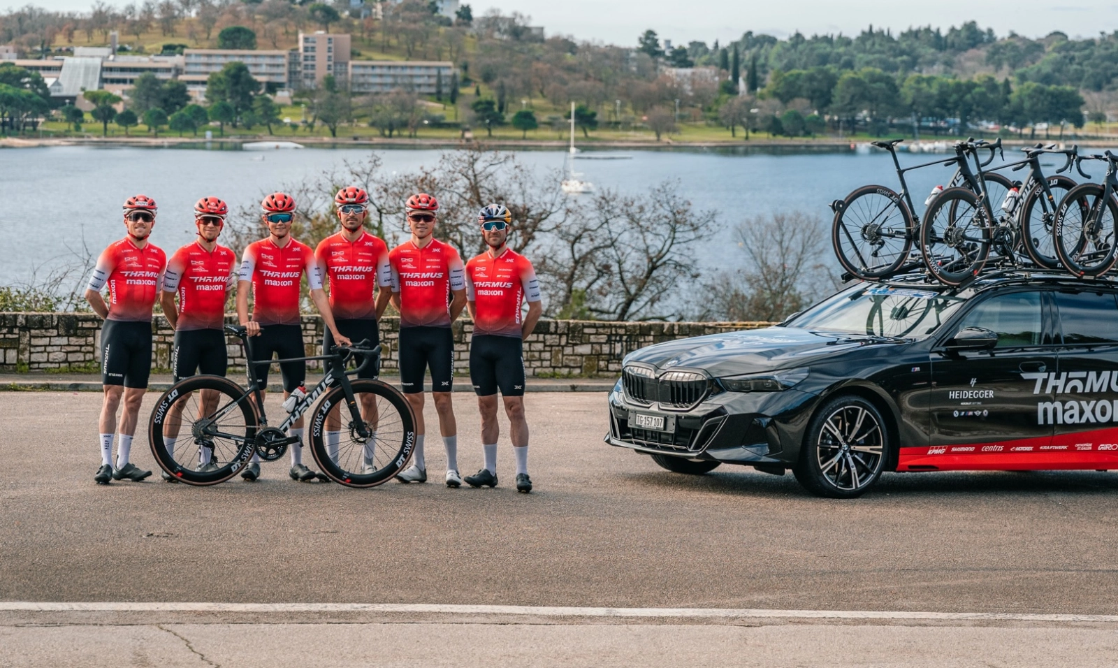 The Thömus maxon team transforms into a road team with its stars Fluckiger, Forster, and teammates