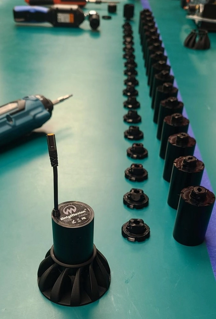 This kit converts any dropper post into electronic