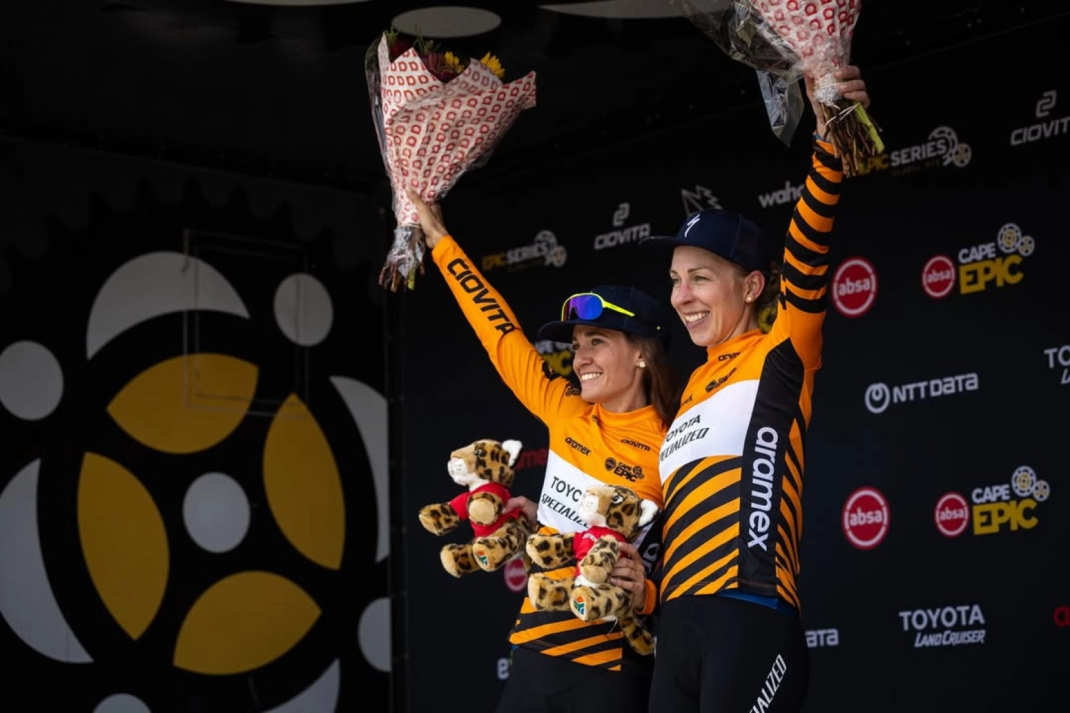 La Cape Epic 2025 arranca con Braidot-Avondetto y Langvad-Gómez dominando el Prólogo