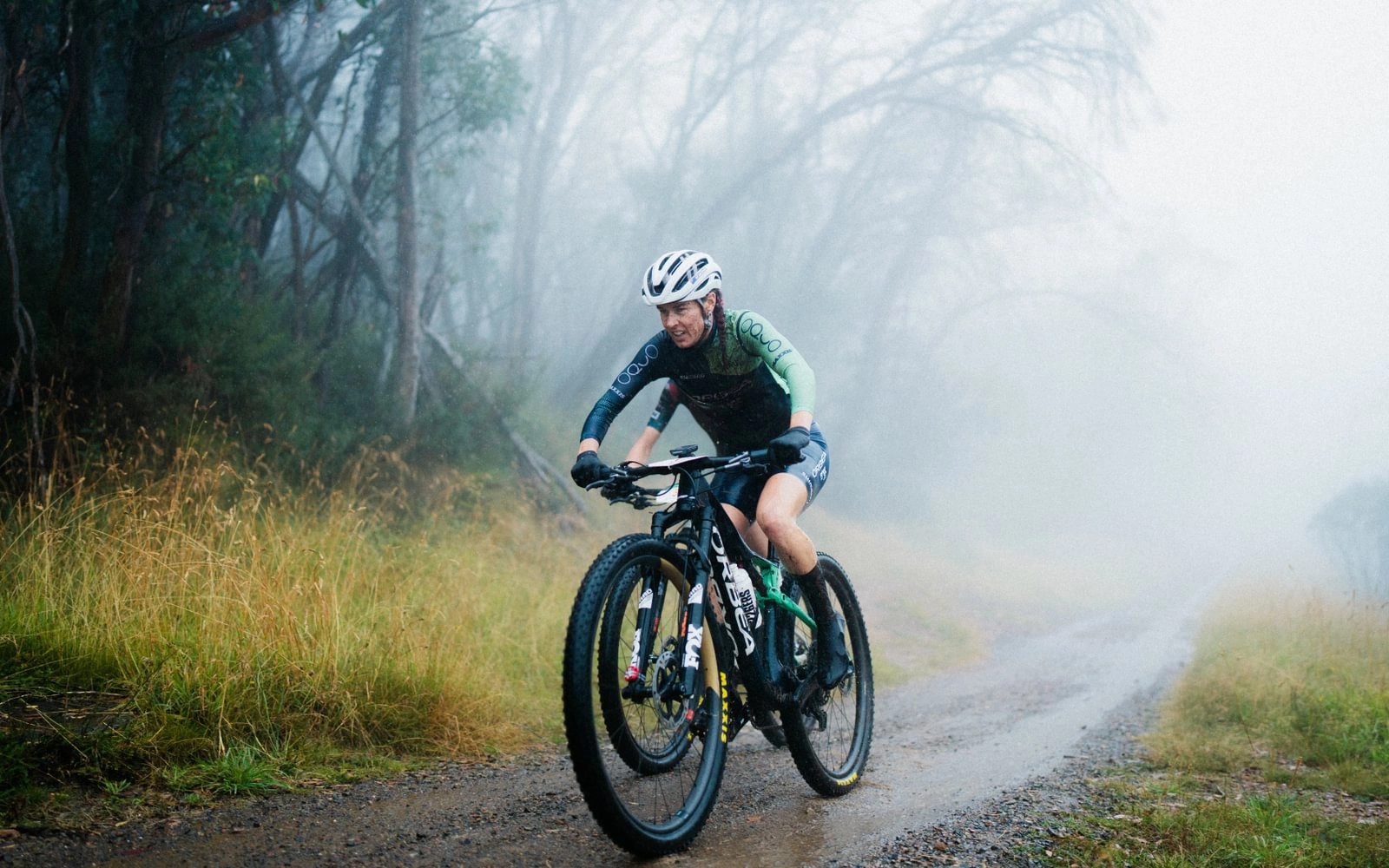 Bec Henderson sufre como nunca para ganar su 12º Nacional Australiano XCO
