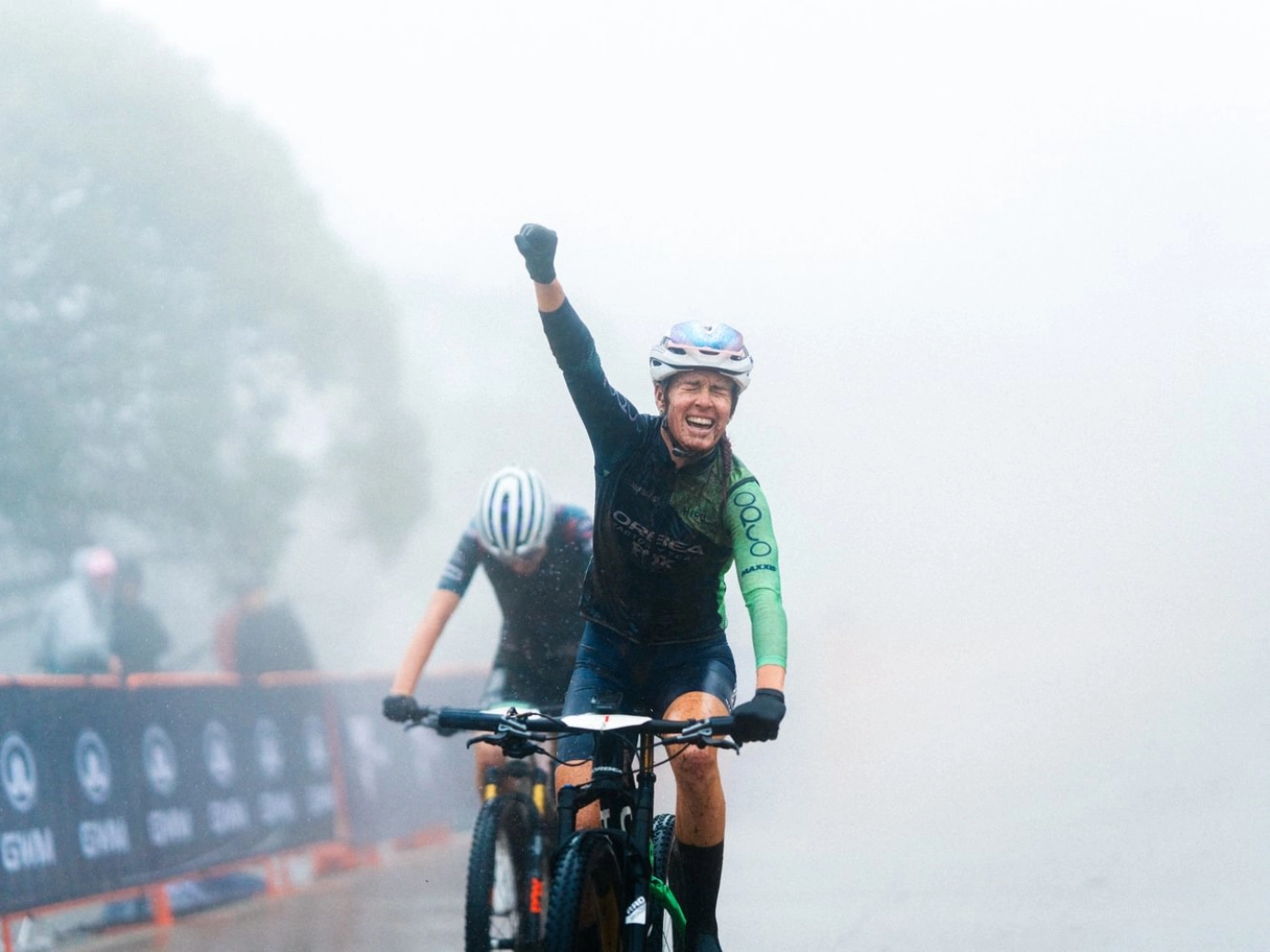 Bec Henderson sufre como nunca para ganar su 12º Nacional Australiano XCO