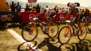 El Wilier-Vittoria gana un sprint agónico al SCOTT SRAM y la etapa 3 le da un vuelco a la General de la Absa Cape Epic 2025