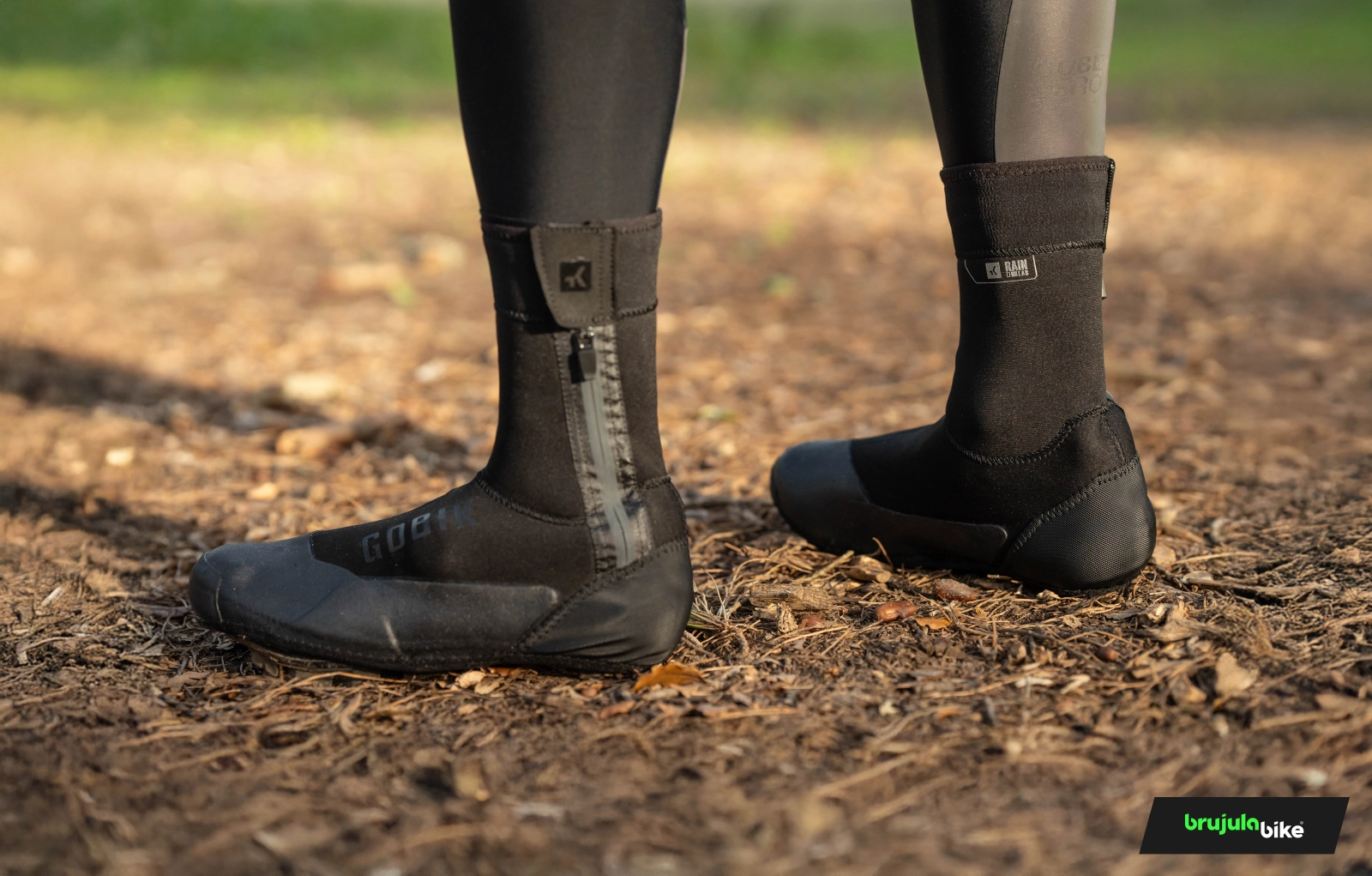 Probamos los Gobik Avert: solo necesitas unos cubrezapatillas y son estos