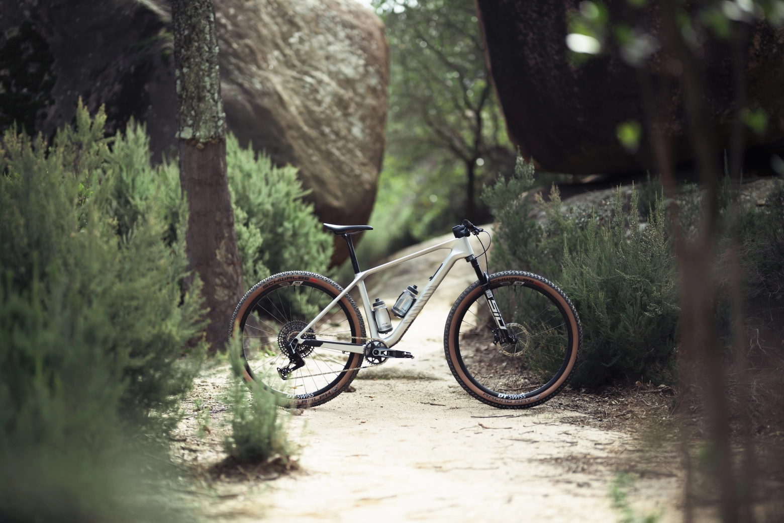 The new Canyon Exceed 2025 reinvents itself: faster than a gravel bike, lighter than a full-suspension MTB