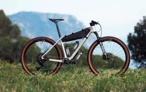 The new Canyon Exceed 2025 reinvents itself: faster than a gravel bike, lighter than a full-suspension MTB