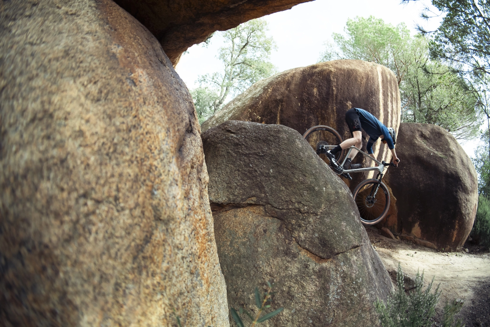 The new Canyon Exceed 2025 reinvents itself: faster than a gravel bike, lighter than a full-suspension MTB